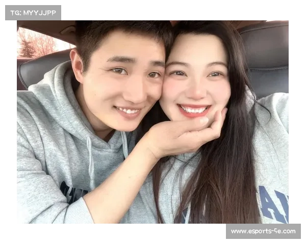 容子峰晒与女友甜蜜合照大秀恩爱宣言我们就是天下第一好情侣 容子峰晒与女友甜蜜合照大秀恩爱宣言我们就是天下第一好情侣